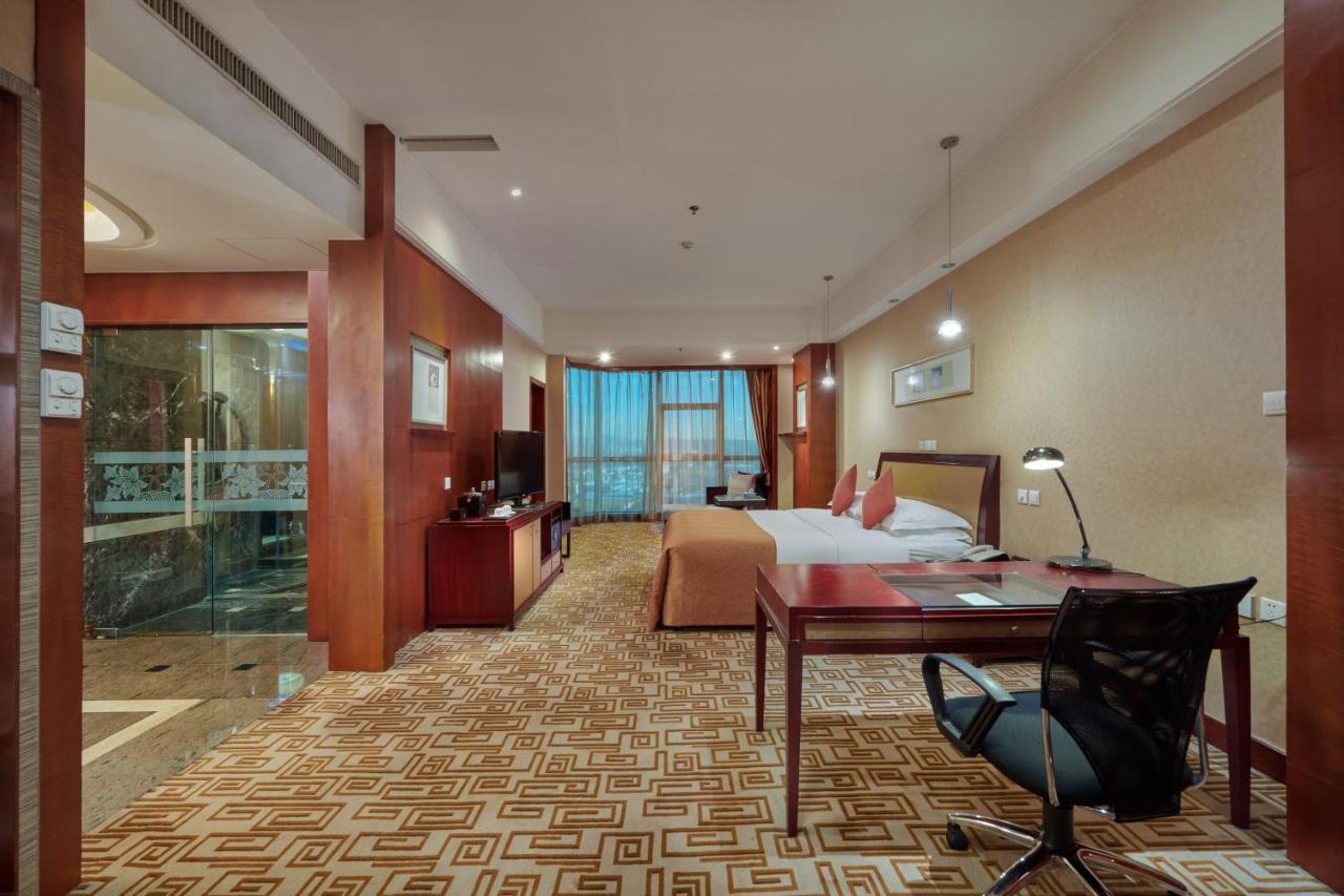 Empark Grand Hotel Kunming Exteriör bild